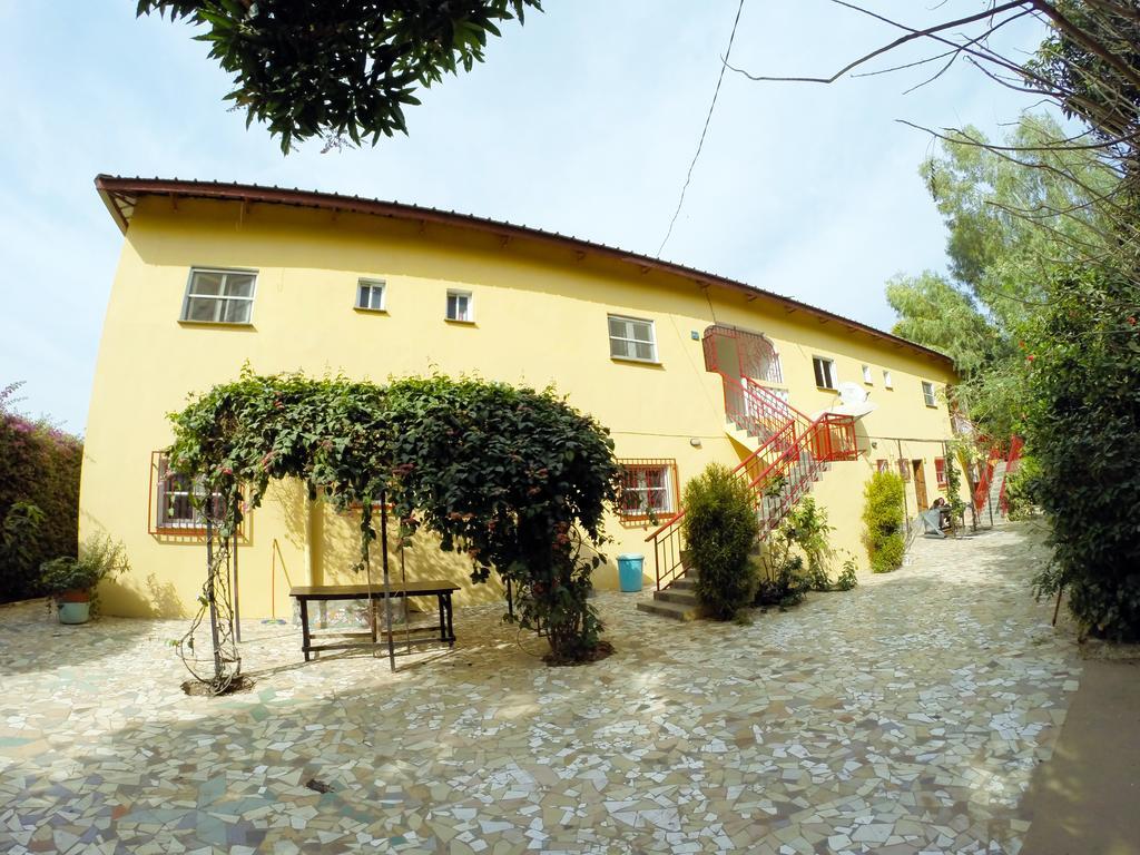 Sanchaba Yellow Apartments Kololi Εξωτερικό φωτογραφία